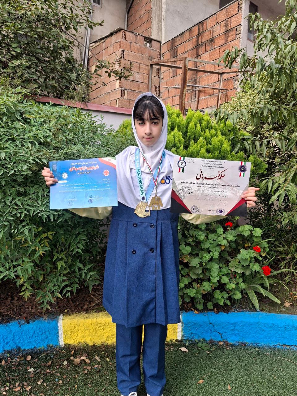 نیوشا فرینام دانش آموز پایه پنجم مقام اول کاراته استانی وکشوری
